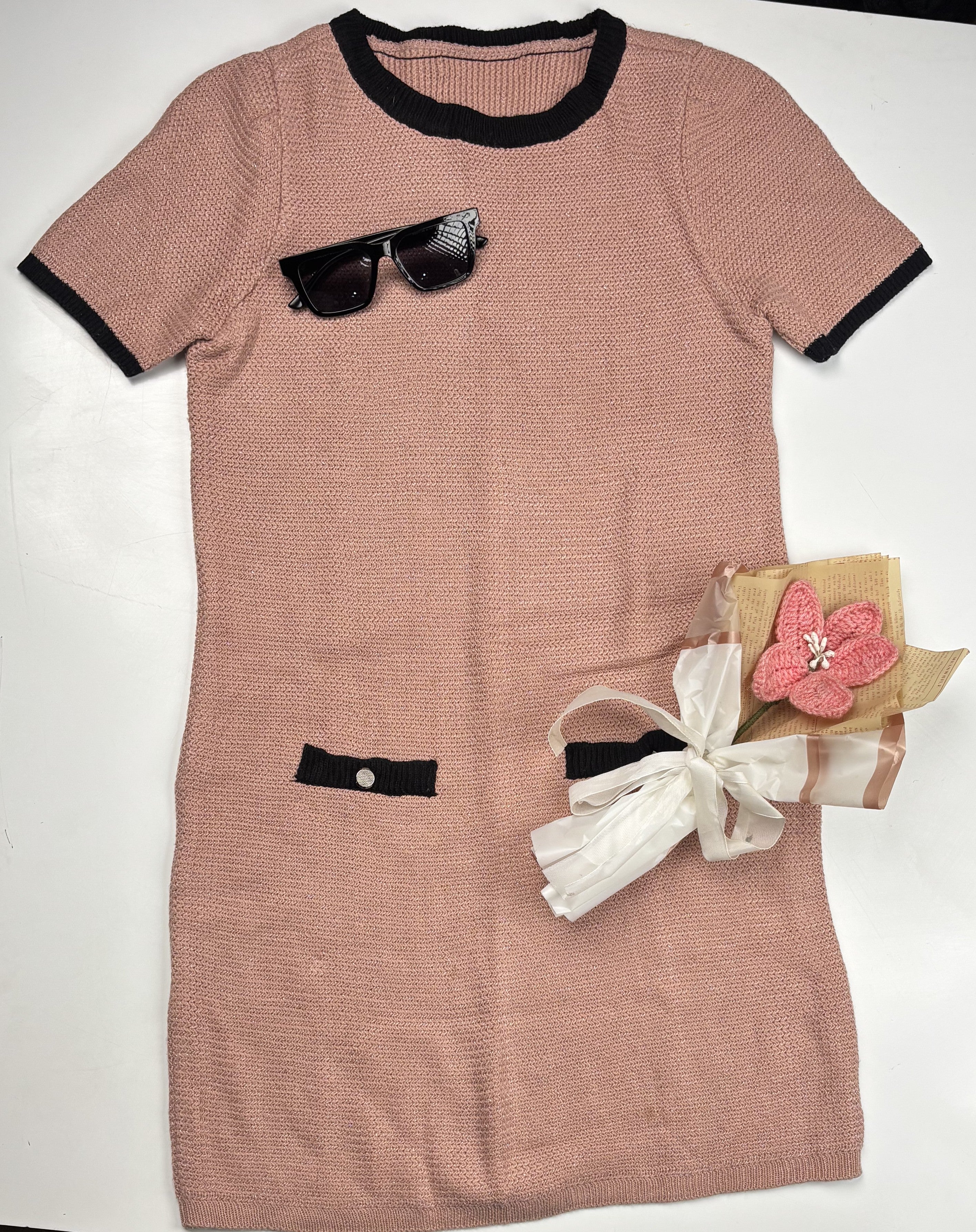 THE RETRO CONTRAST KNIT DRESS