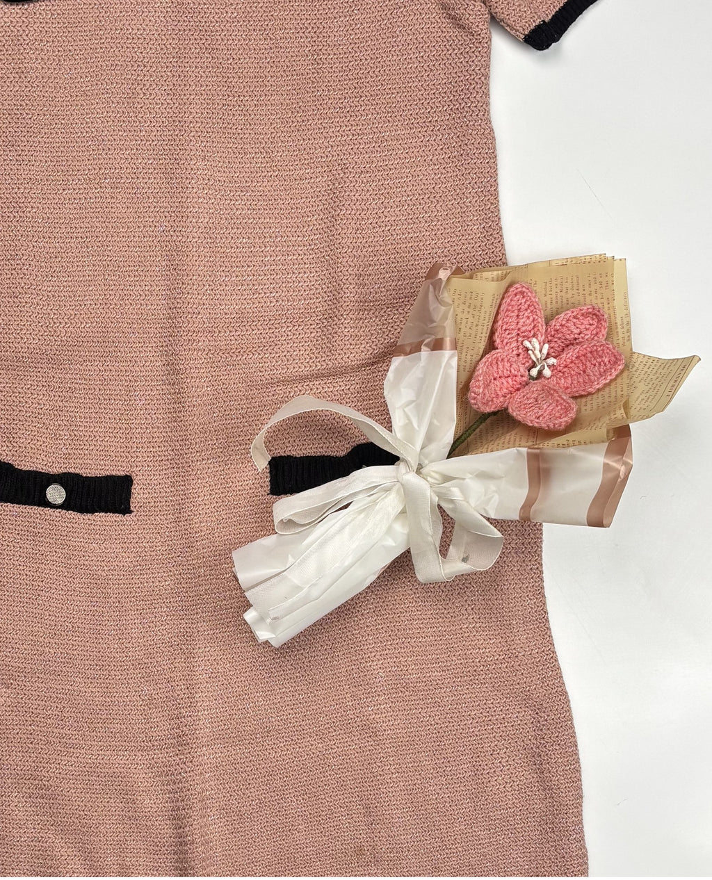 THE RETRO CONTRAST KNIT DRESS